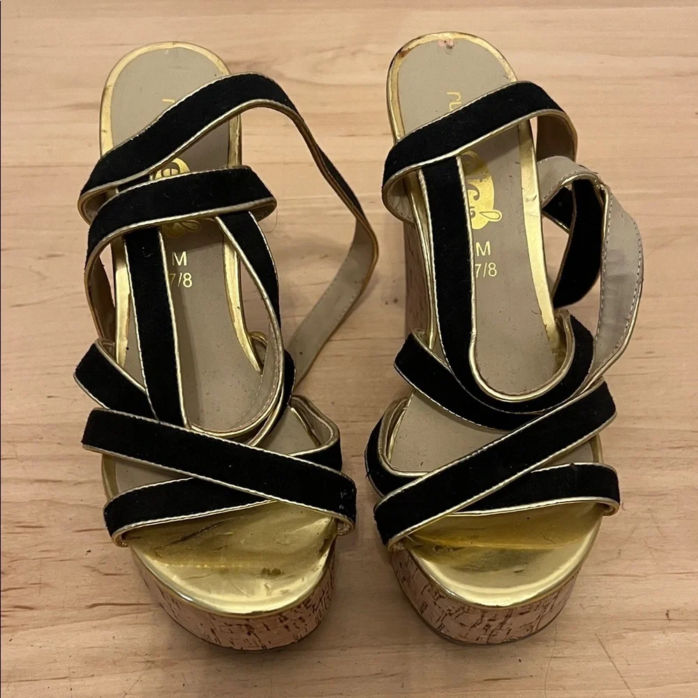 Rue21 Black and Gold Platform Heels